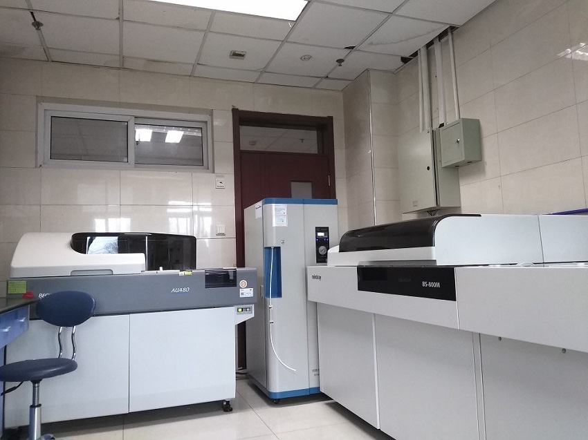 水思源檢驗(yàn)科純水設(shè)備